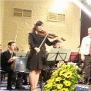 Laureata in violino offre lezioni private